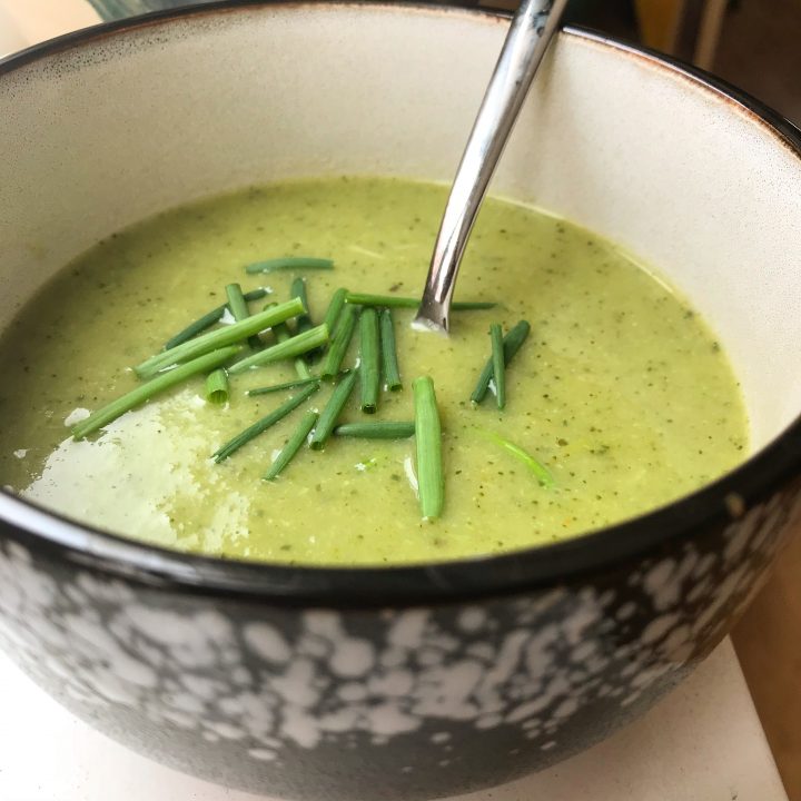 Glutenvrije broccoli-courgette soep